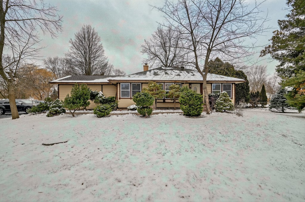 1748 North Windsor Drive, Arlington Heights