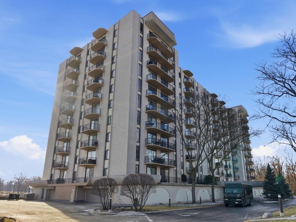 190 South Wood Dale Road 208, Wood Dale