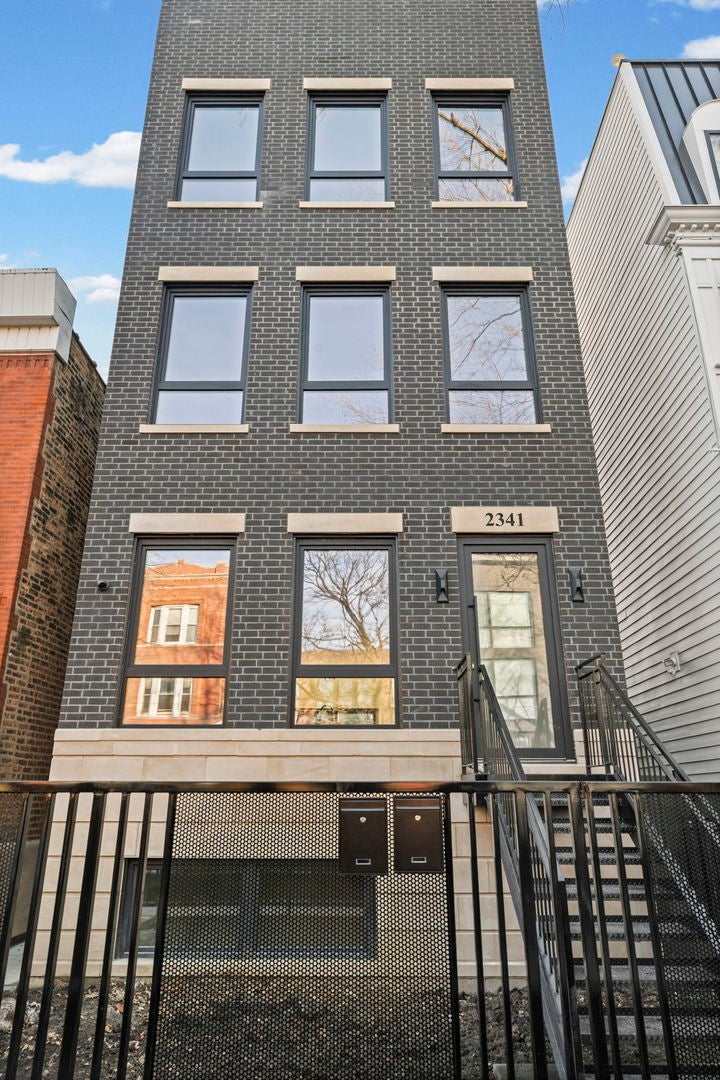 2341 West Belden Avenue 1, Chicago, 60647