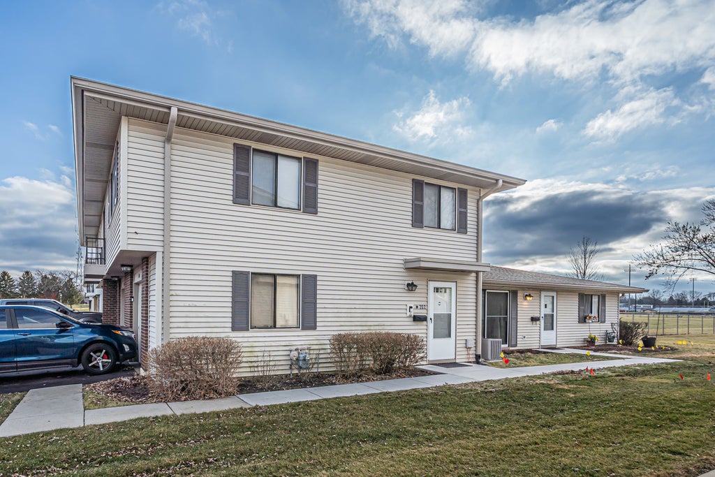 202 Nauset Lane 202, Schaumburg