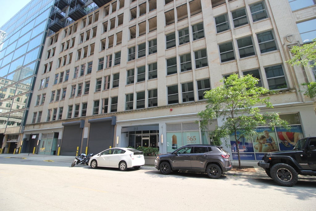 565 West Quincy Street 912, Chicago, 60661