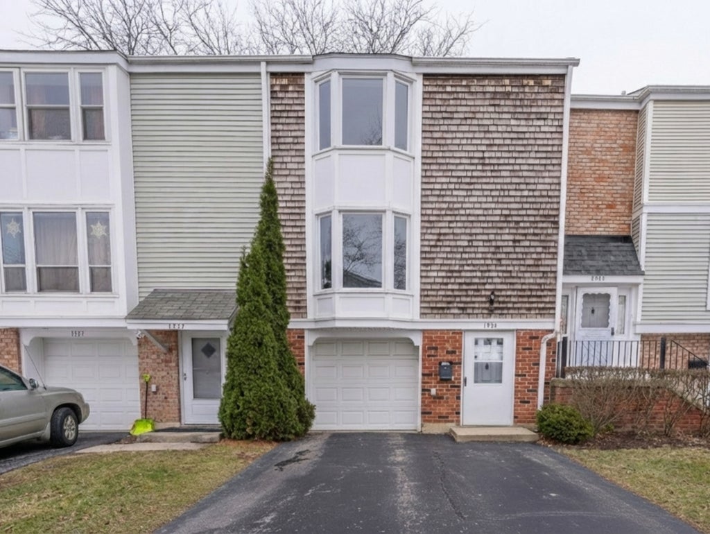 1933 Williamsburg Drive, Hoffman Estates