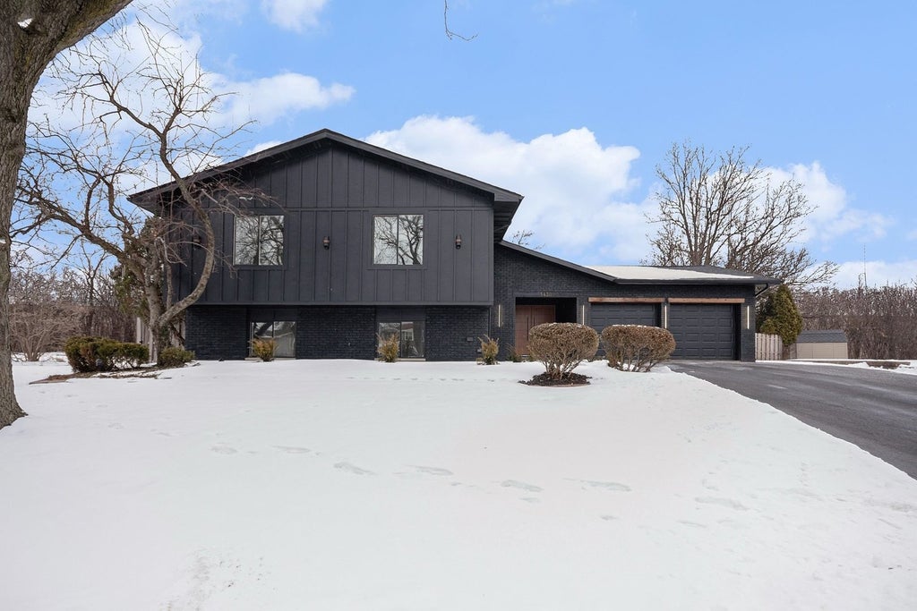 1430 Holland Place, Downers Grove