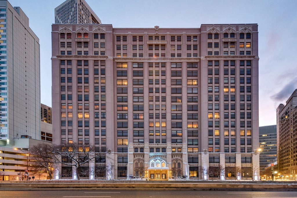 680 North Lake Shore Drive 821, Chicago, 60611