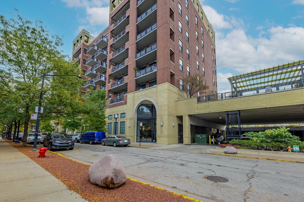811 West 15th Place 806, Chicago, 60608