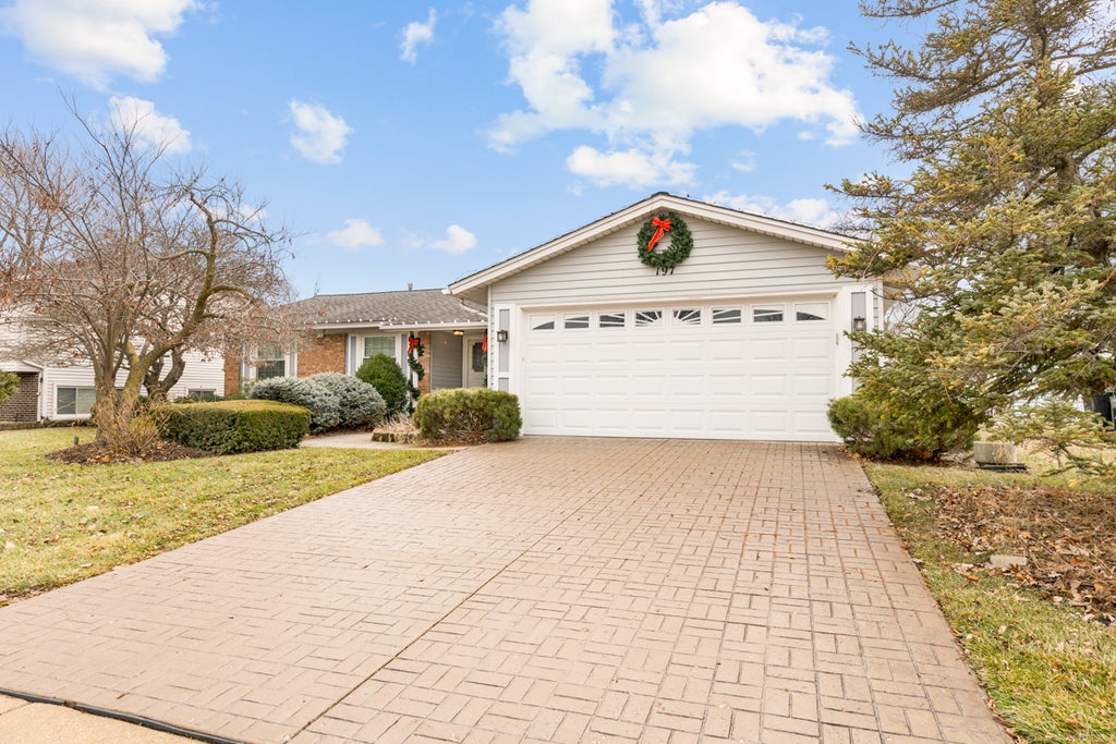 197 Smethwick Road, Elk Grove Village