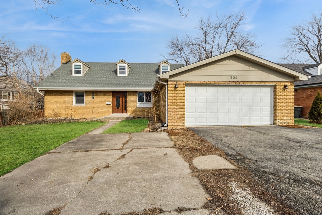 902 East Main Street, Barrington