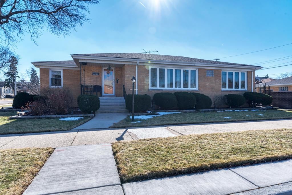 7235 West Barry Avenue, Chicago, 60707