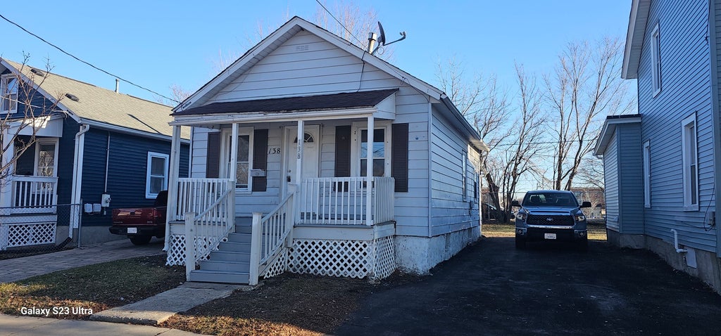 138 North Woodlawn Avenue, Aurora