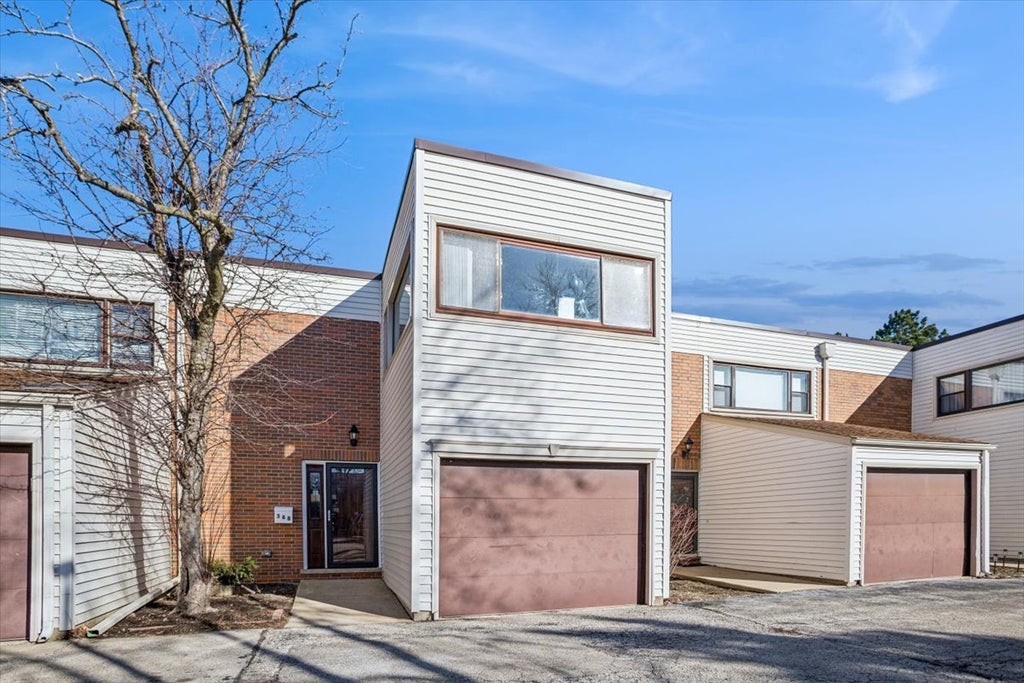 368 Willow Tree Court, Hoffman Estates