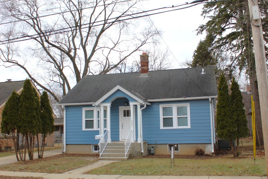 689 Bent Street, Elgin
