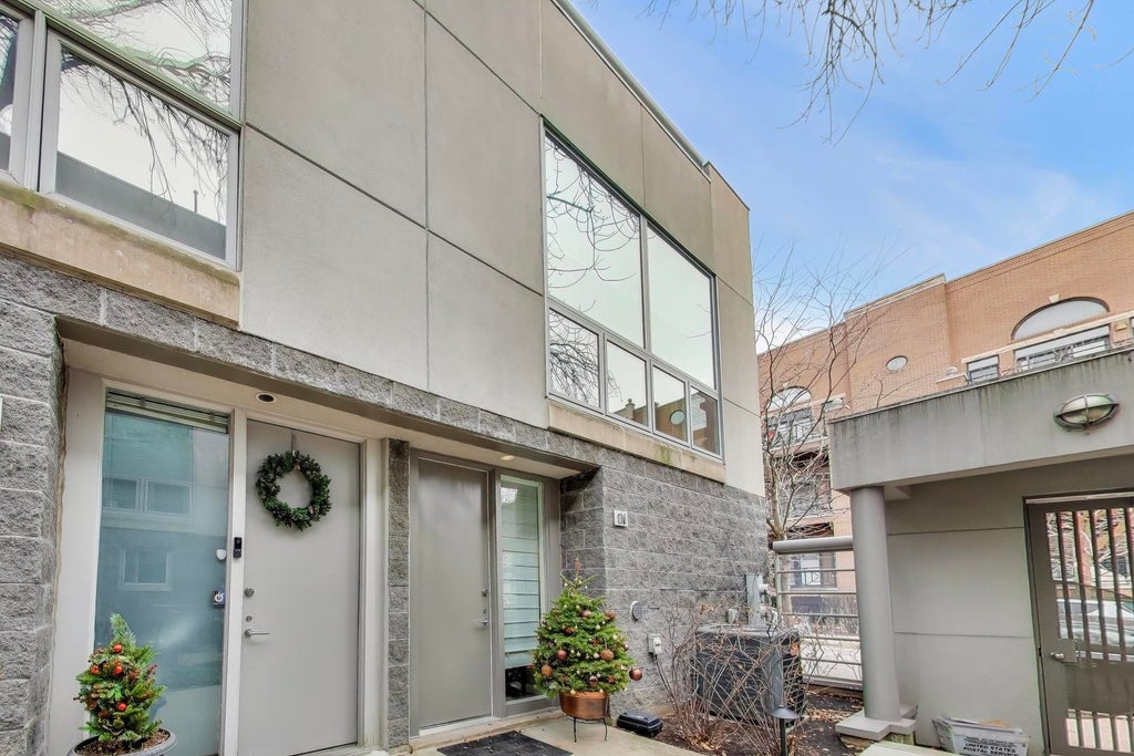 664 North Peoria Street 1n, Chicago, 60642