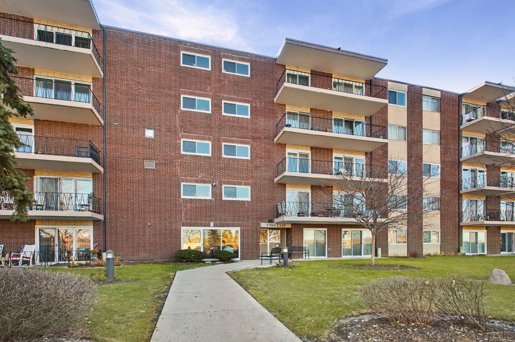 5300 Walnut Avenue 24b, Downers Grove