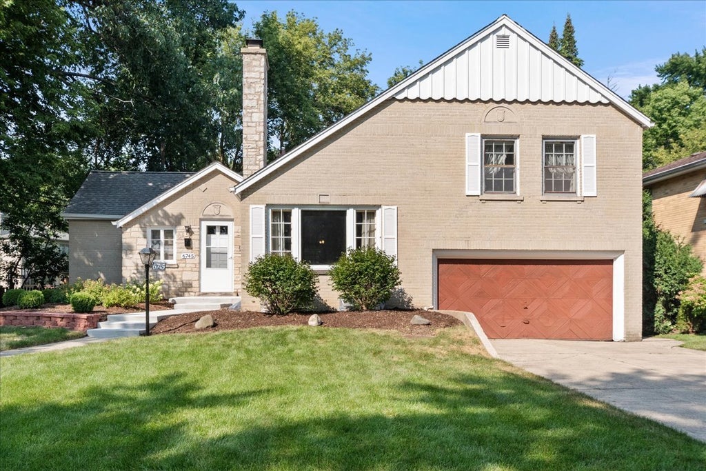 6745 North Leoti Avenue, Chicago