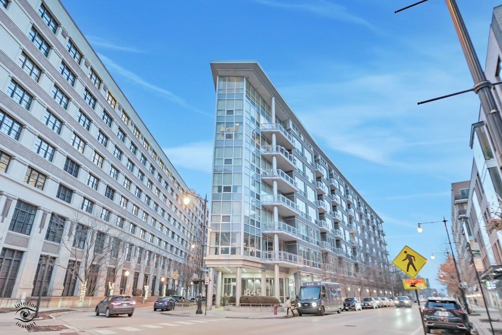 845 North Kingsbury Street 211, Chicago