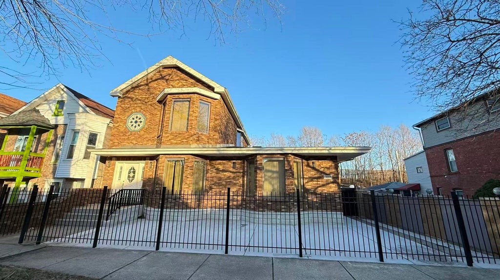 3017 South Canal Street, Chicago, 60616