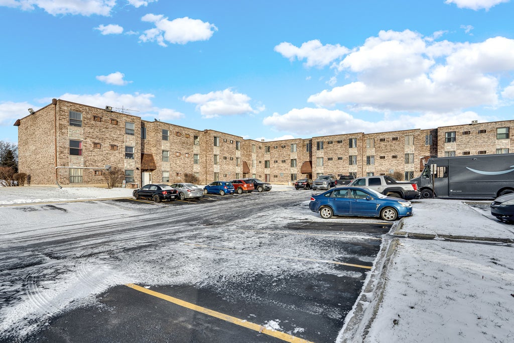 735 North Swift Road 202, Addison