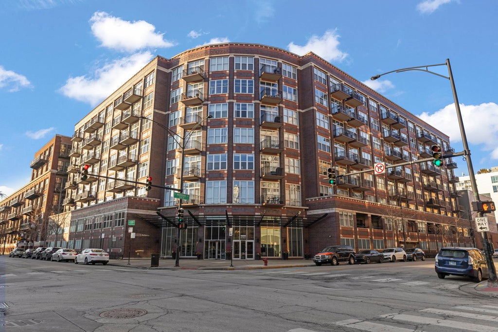 1000 West Adams Street 302, Chicago, 60607