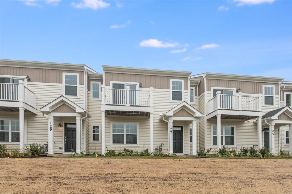 424 Comstock Road, South Elgin