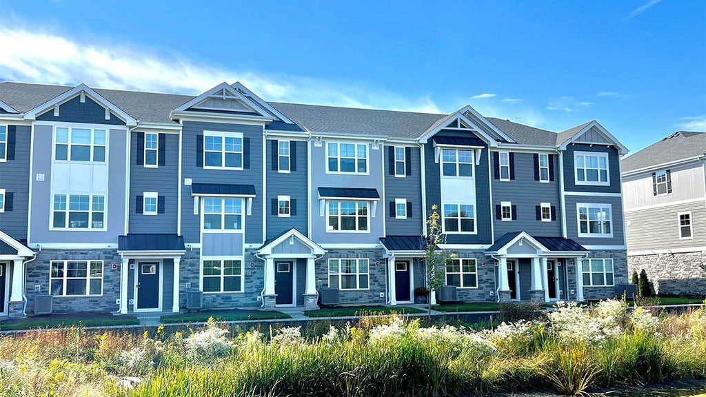 424 Lakeshore Court, St. Charles