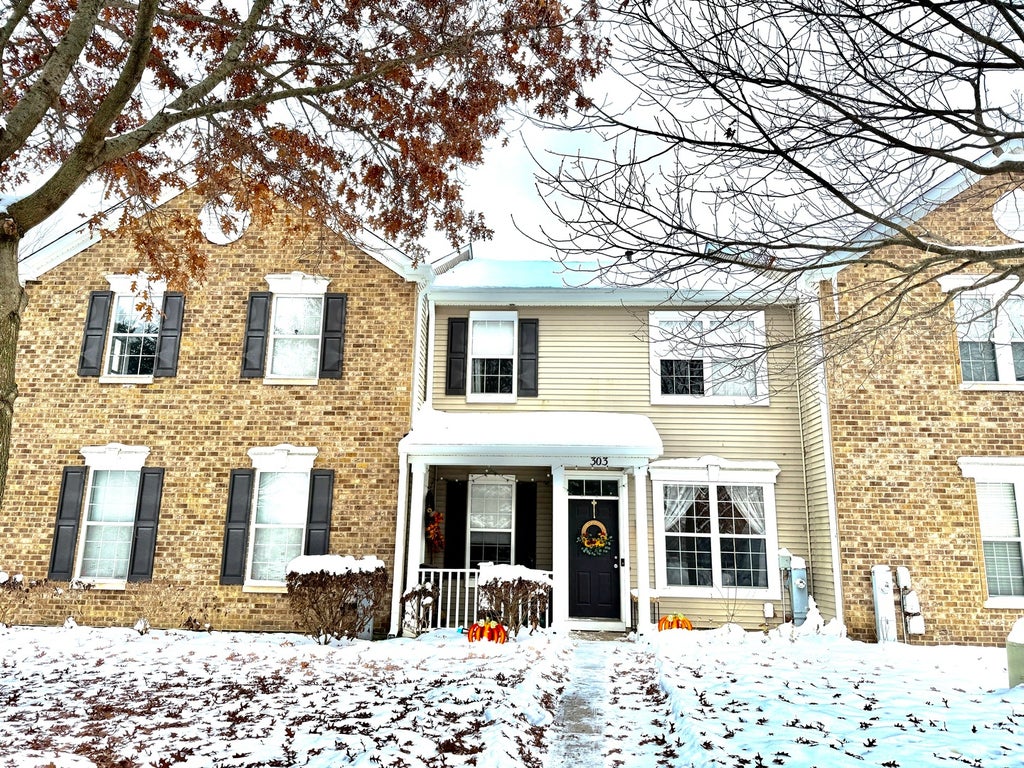 303 Springbrook Trail S, Oswego