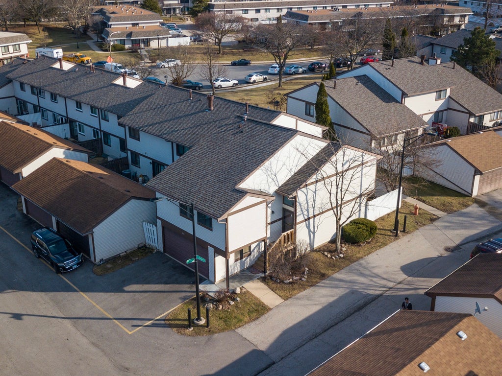 1379 Court Marguerite, Hanover Park