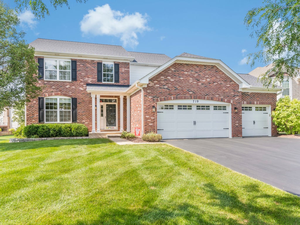 719 Eagle Brook Lane, Naperville