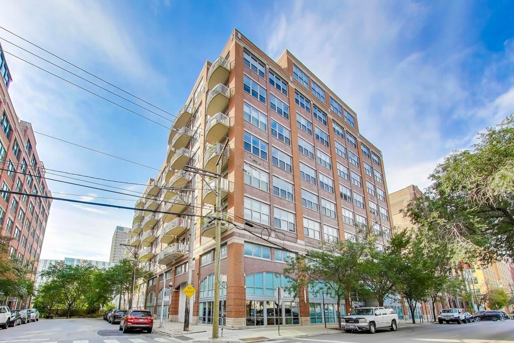 933 West Van Buren Street 504, Chicago, 60607