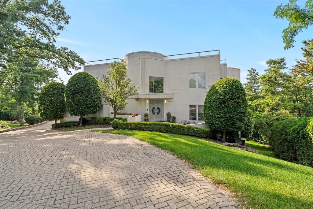 920 St Stephens Green, Oak Brook