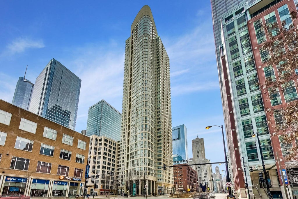 345 North Lasalle Drive 1607, Chicago, 60654