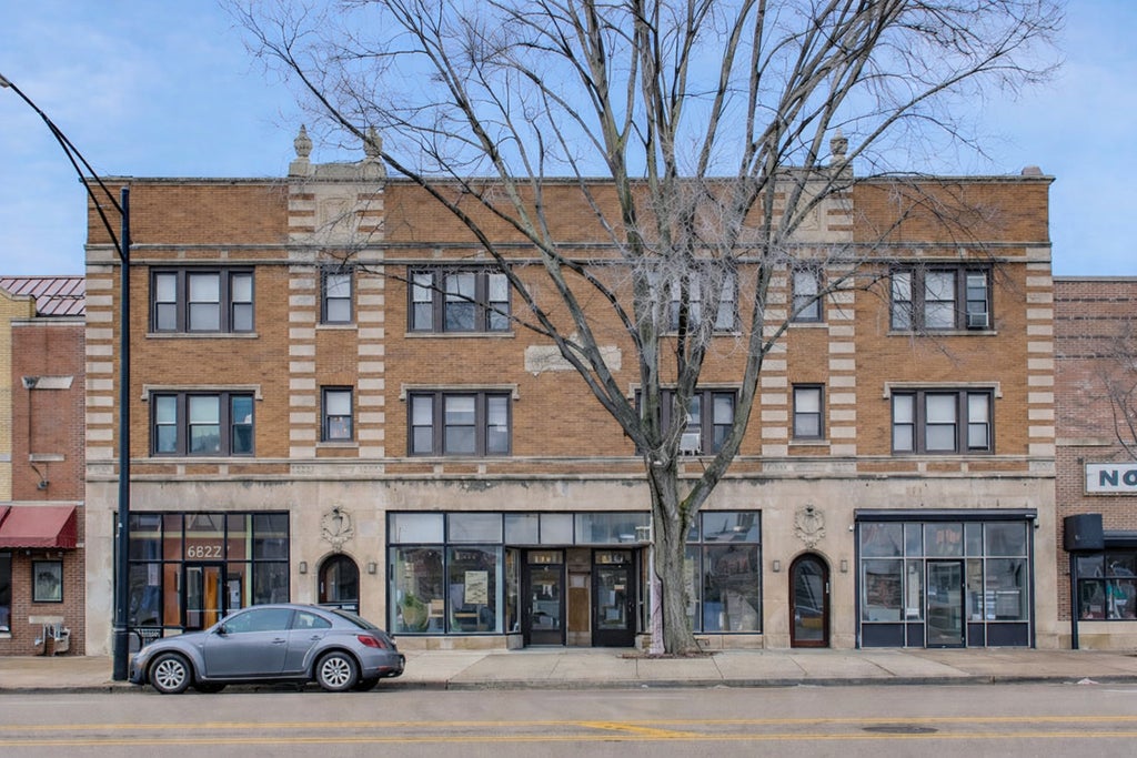 6234 North Broadway Street 3, Chicago, 60660