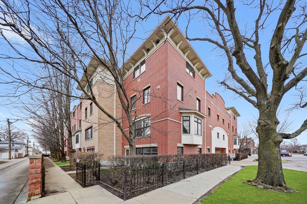 1192 Clarence Avenue 1, Oak Park, 60304