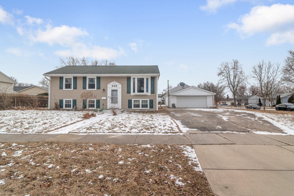 896 Upper Brandon Drive, Aurora