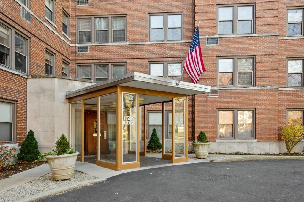 1585 Ridge Avenue 301, Evanston, 60201