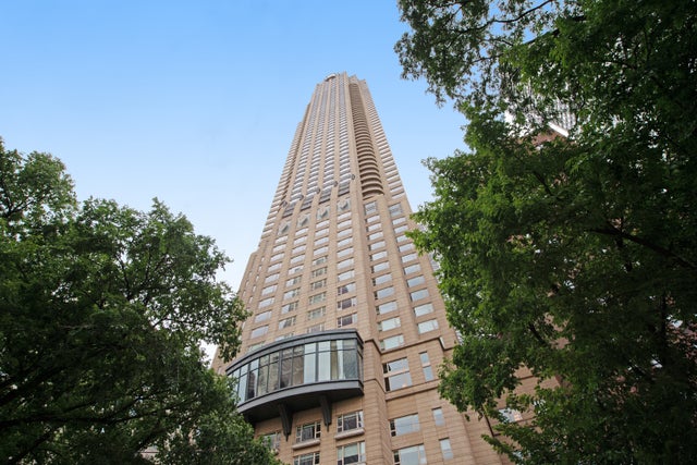 800 North Michigan Avenue 4201, Chicago