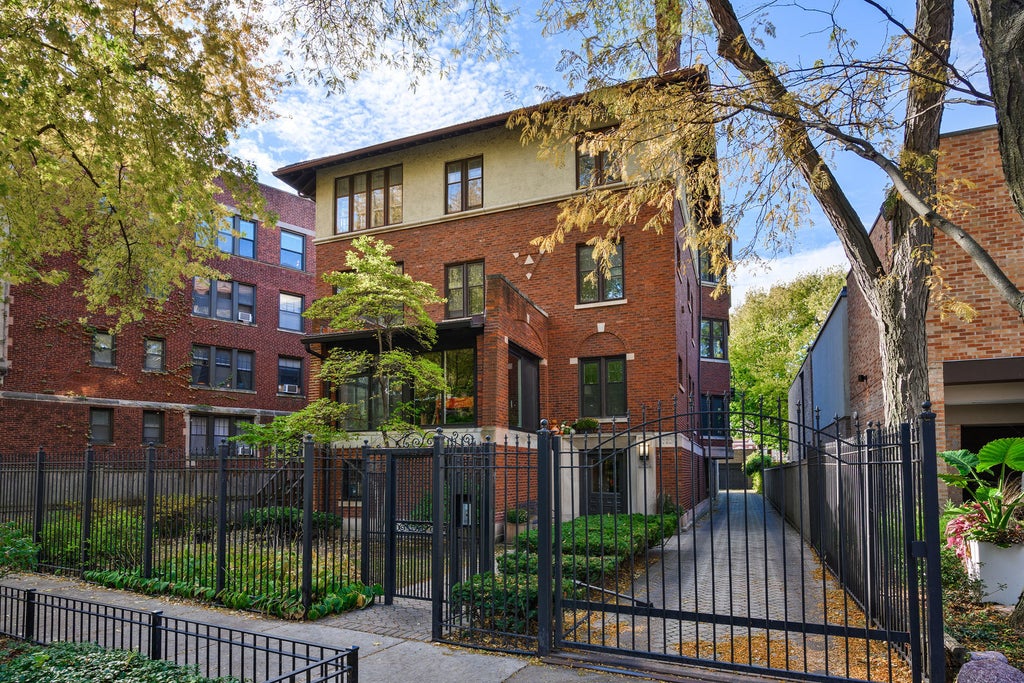 4224 North Hazel Street 3, Chicago, 60613