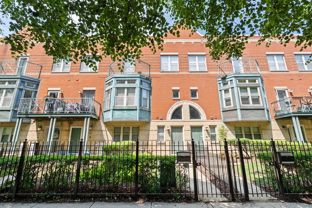 4518 South Woodlawn Avenue, Chicago, 60615