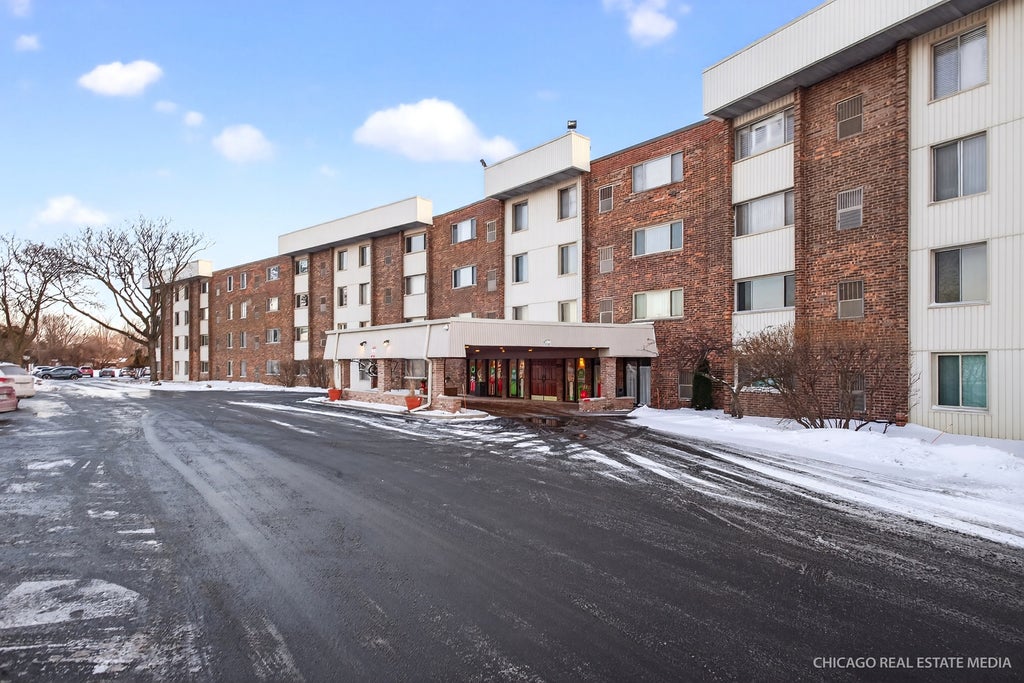 841 North York Road 218, Elmhurst