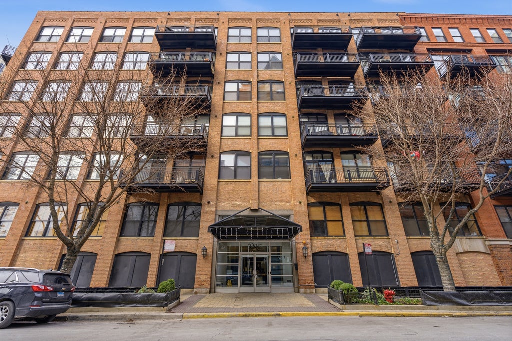 520 West Huron Street 211, Chicago, 60654
