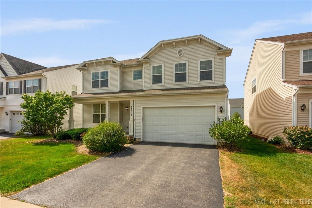 5734 Oak Ridge Way, Lisle