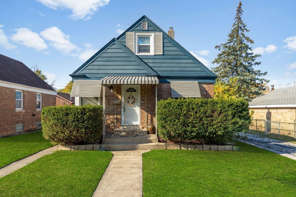 17816 Commercial Avenue, Lansing