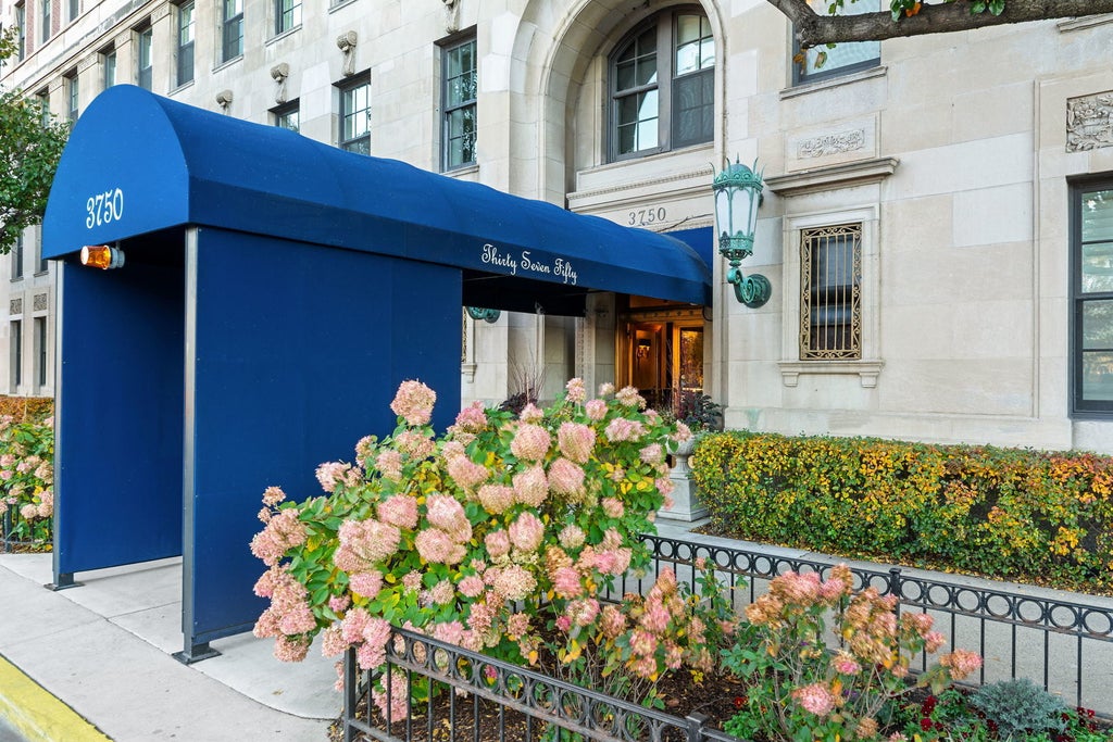 3750 North Lake Shore Drive 15b, Chicago, 60613