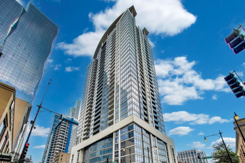 100 East 14th Street 2010, Chicago, 60605