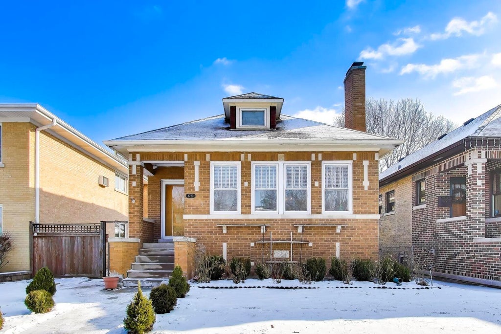 8723 Callie Avenue, Morton Grove