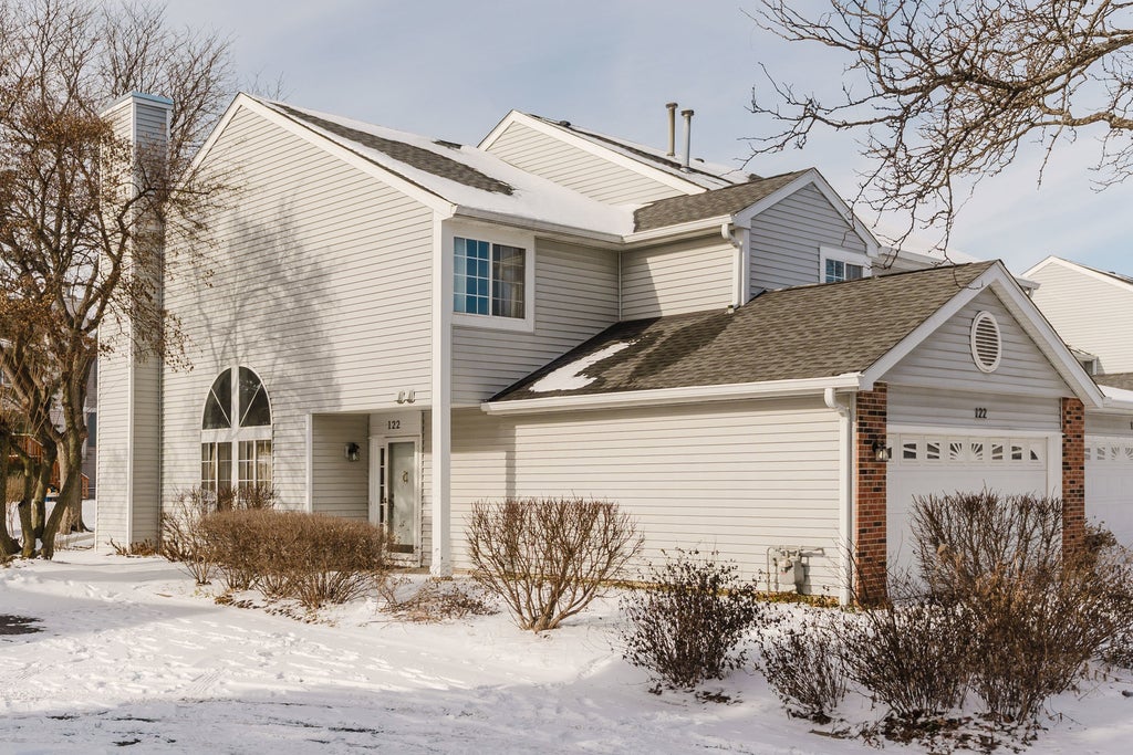 122 Brittany Drive, Streamwood