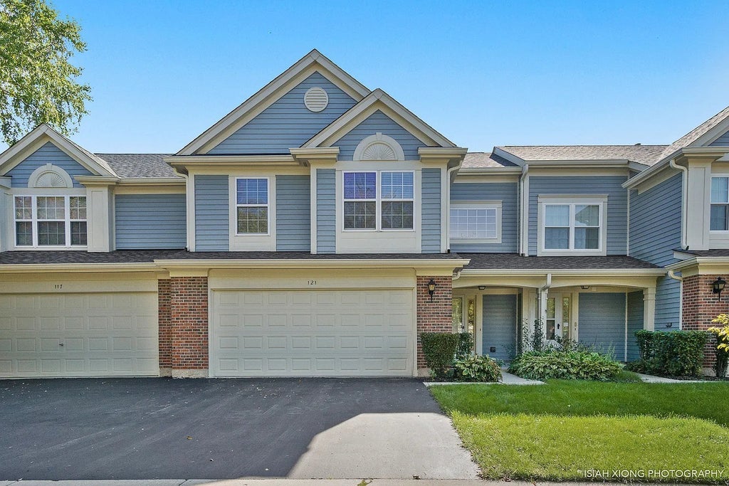 121 Crescent Lane 121, Schaumburg