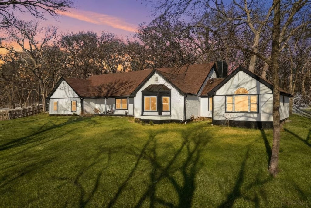 40w412 Winchester Way, St. Charles