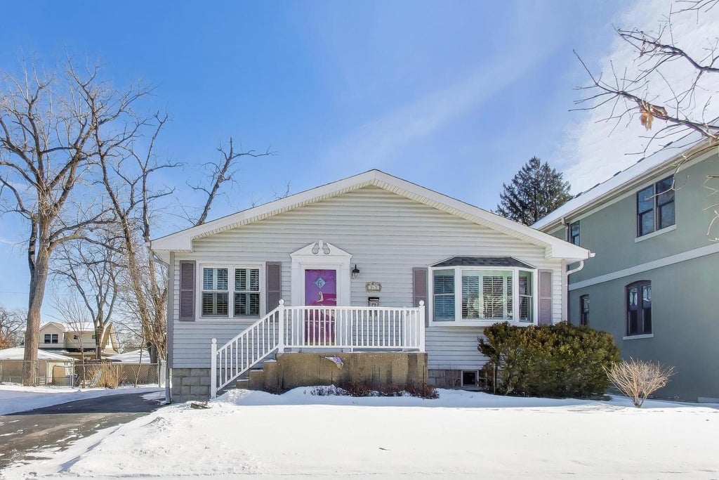 365 North Walnut Street, Elmhurst