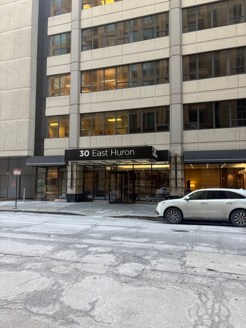 30 East Huron Street 3601, Chicago, 60611