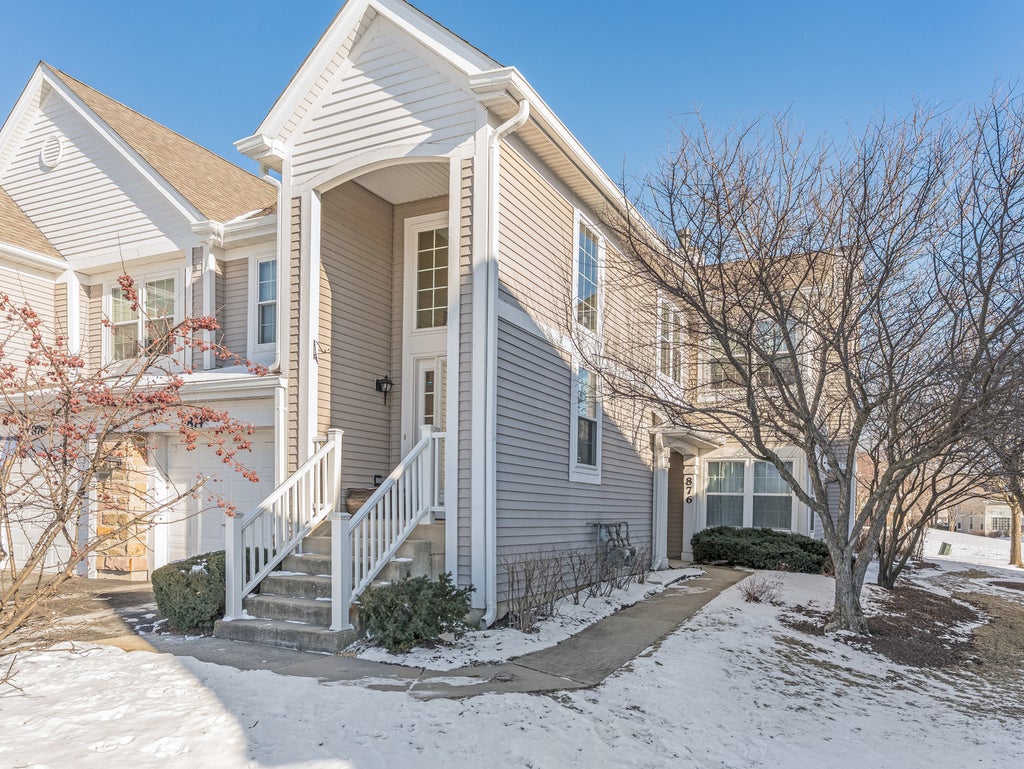 876 Brompton Court 876, Carol Stream